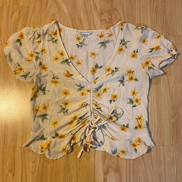 American Eagle Sunflower Yellow Flowers Ruched Crop Top Blouse Size Small - Picture 1 of 5